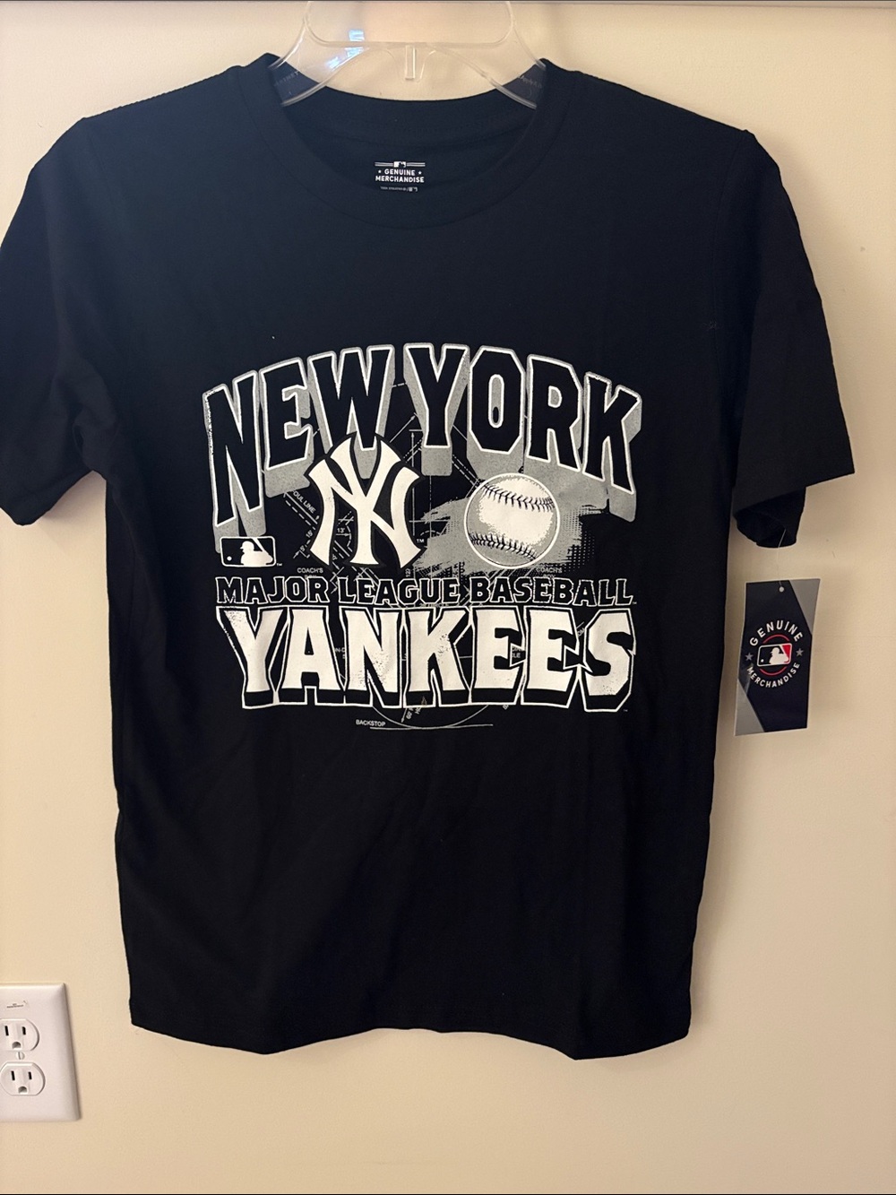 Genuine Merchandise Black New York Yankees Graphic Tee Boys Size Large NWT